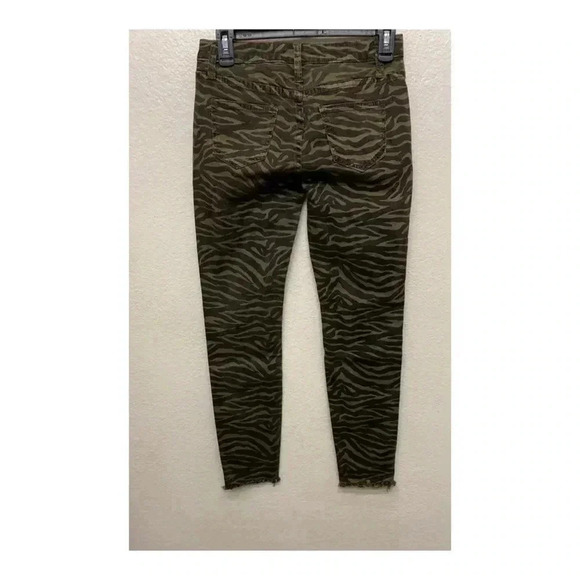 🆕Easel Distress Faded Olive Zebra Print Skinny Pants🆕 - Picture 5 of 12